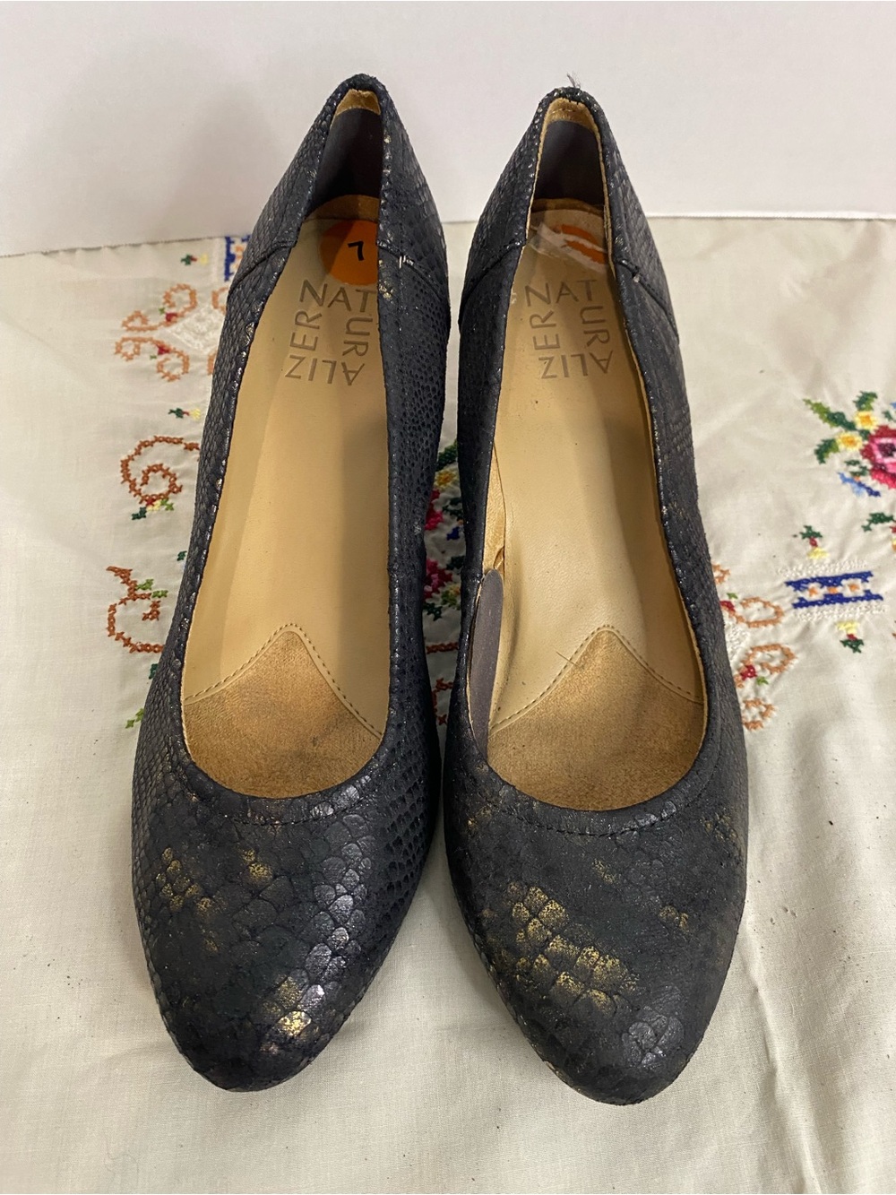 Naturalizer Black Metallic Snake-Print Pumps. Size 7.